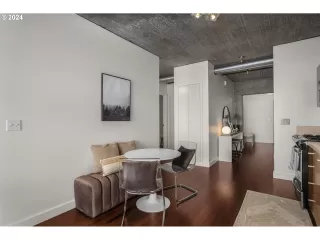 Photo #3: 24148717 Listing