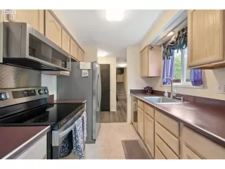 Photo #3: 24149394 Listing