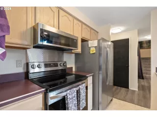 Photo #5: 24149394 Listing