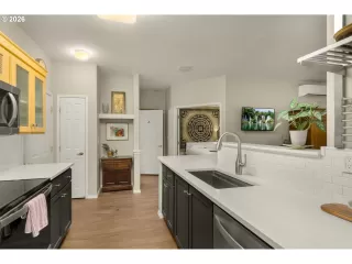 Photo #4: 241494212 Listing 