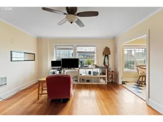 Photo #3: 24149732 Listing