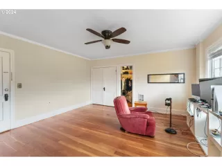 Photo #4: 24149732 Listing