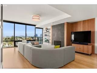 Photo #2: 24150719 Listing