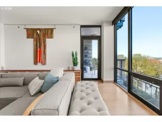 Photo #4: 24150719 Listing