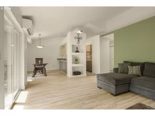 Photo #6: 24150936 Listing