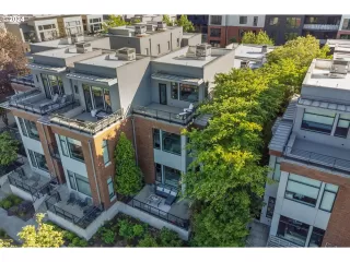 Photo #5: 24151188 Listing