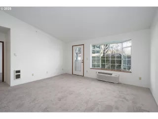 Photo #5: 24151348 Listing