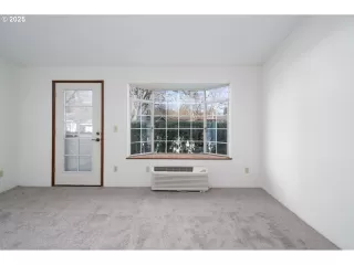 Photo #6: 24151348 Listing