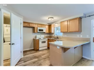 Photo #3: 24151697 Listing