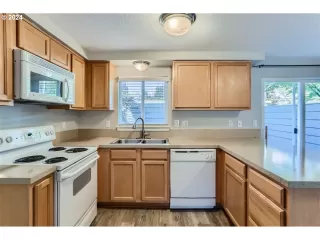 Photo #4: 24151697 Listing