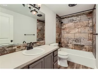 Photo #6: 24151697 Listing