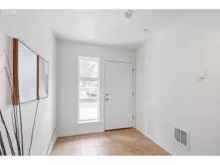 Photo #5: 24151995 Listing