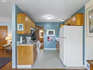 Photo #3: 24152332 Listing 