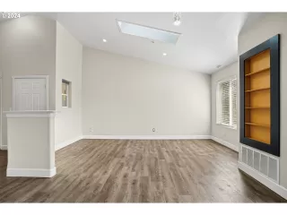 Photo #5: 24152445 Listing 