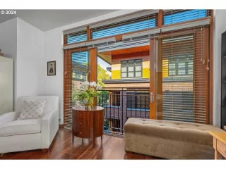 Photo #4: 24152875 Listing