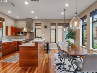 Photo #4: 24153026 Listing