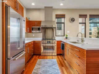 Photo #6: 24153026 Listing