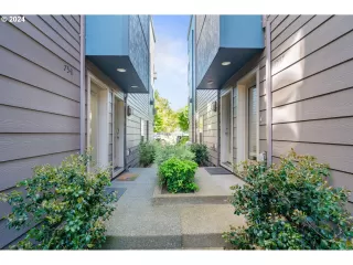 Photo #4: 24153464 Listing