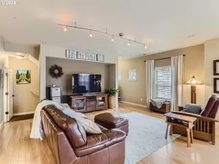 Photo #5: 24153845 Listing 