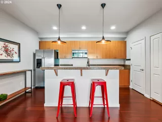 Photo #5: 24154204 Listing