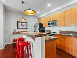 Photo #6: 24154204 Listing