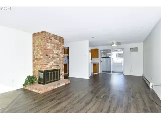 Photo #1: 24156928 Listing