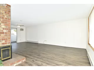 Photo #2: 24156928 Listing