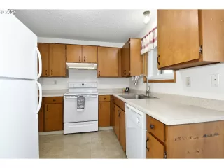 Photo #4: 24156928 Listing