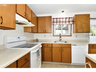 Photo #6: 24156928 Listing