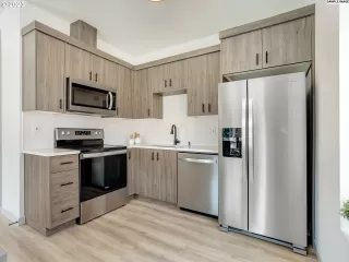 Photo #5: 24157111 Listing