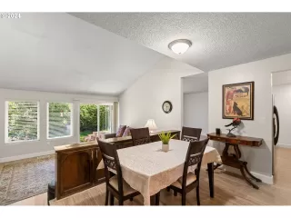 Photo #5: 24157623 Listing 