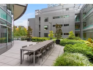 Photo #5: 24157863 Listing