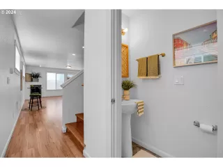 Photo #3: 24158968 Listing 