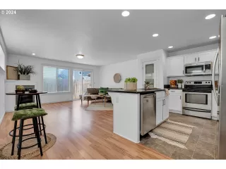 Photo #5: 24158968 Listing 