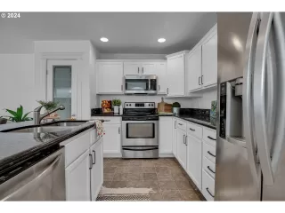Photo #6: 24158968 Listing 