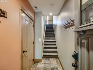 Photo #2: 24159423 Listing