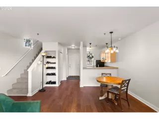 Photo #2: 24159836 Listing