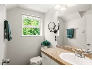 Photo #4: 24159836 Listing