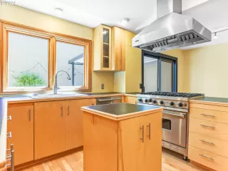 More Details about MLS # 24160101 : 13515 NE REGENTS DR