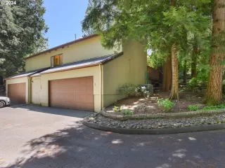 Photo #2: 24160101 Listing