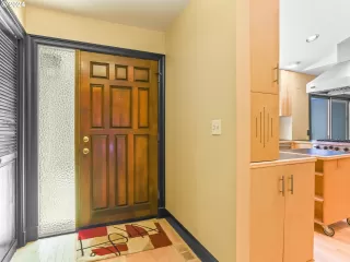 Photo #6: 24160101 Listing