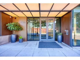 Photo #1: 24160566 Listing 