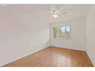 Photo #4: 24160960 Listing