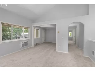 Photo #2: 24162550 Listing 