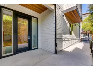 Photo #5: 24163516 Listing 