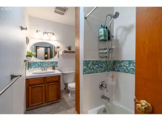 Photo #3: 24163684 Listing