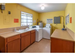 Photo #5: 24163684 Listing