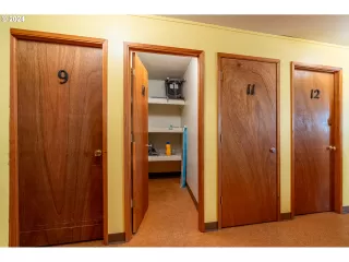 Photo #6: 24163684 Listing