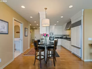 Photo #4: 24163994 Listing