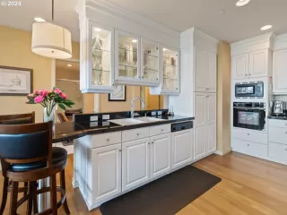 Photo #6: 24163994 Listing